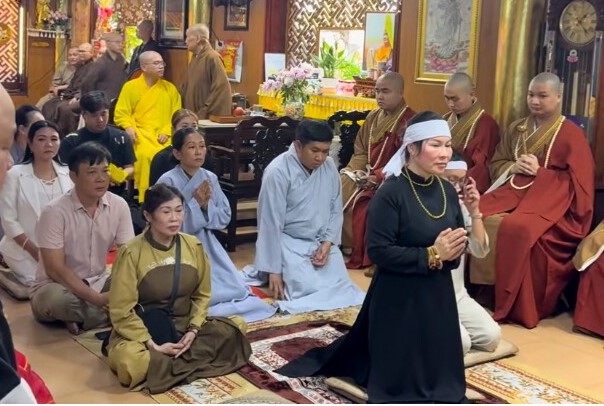 Lý do anh Phước Lê em trai QB phải x,oá những bài đã đăng sự thật về chị dâu là gì? đố ai đoán được nè! Chứ mọi người kiểm chứng này nha, quá tr:ơ tr:ẽn