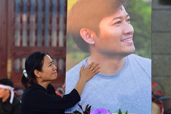 Chị gái được Quý Bình giúp sang Mỹ, vừa đến xứ người liền khui chuyện số:c ở nhà, quá đa:u lòng